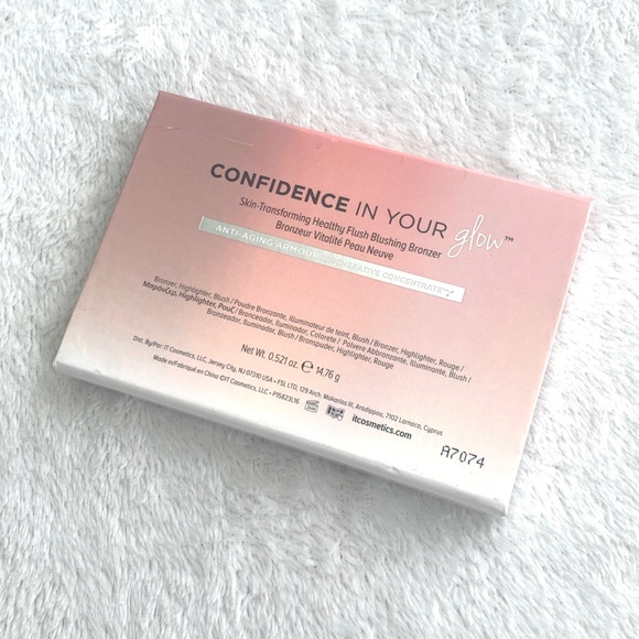 🎉HOST PICK🎉 IT Cosmetics Confidence in Your Glow - Picture 3 of 4